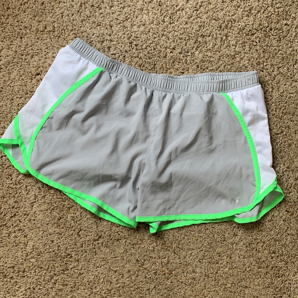 🏃🏻‍♀️ OLD NAVY WOMENS RUNNING SHORTS